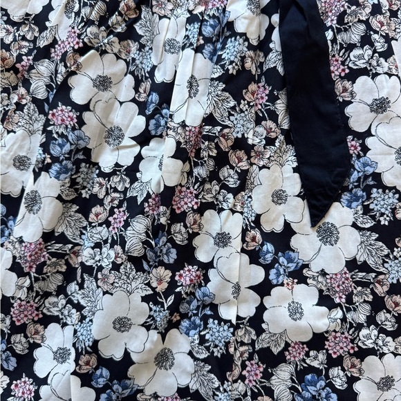 NWT Womens Ann Taylor Blue and White Mini A-Line Skirt with Tie Front Size 0P - Picture 3 of 6